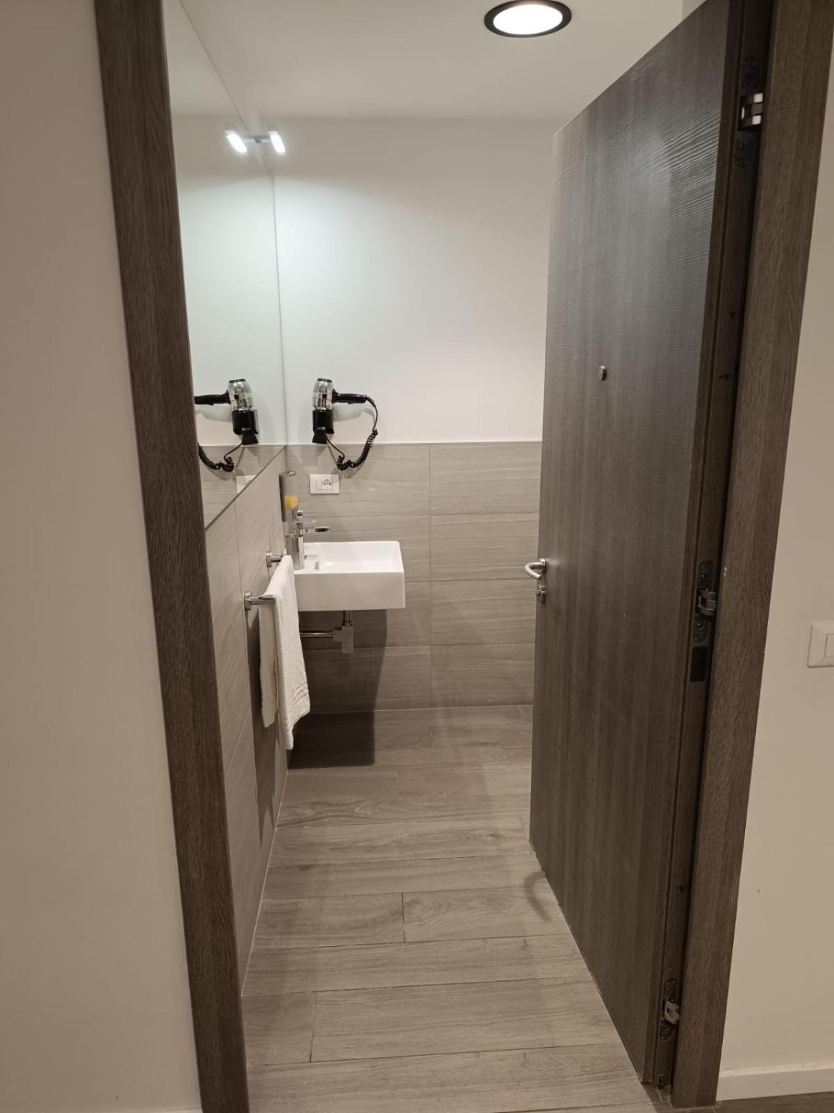 Fasthotel Linate Сеграте Екстериор снимка